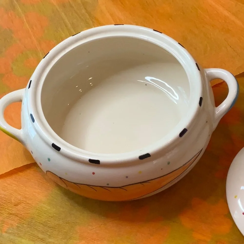 Soup tureen